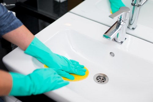 Professional end of tenancy cleaning in a modern Docklands apartment